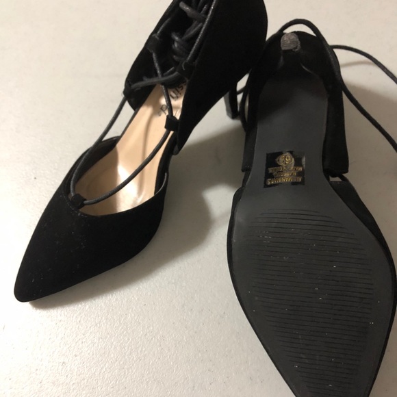 Heels - Picture 3 of 4